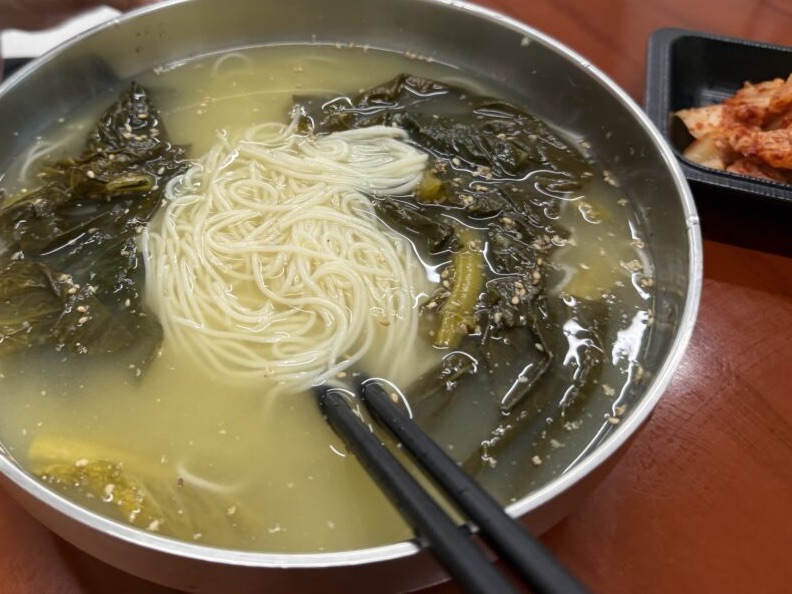 아산 곡교천 은행나무길 국수집과 피크닉